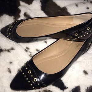 Pointed studded flats